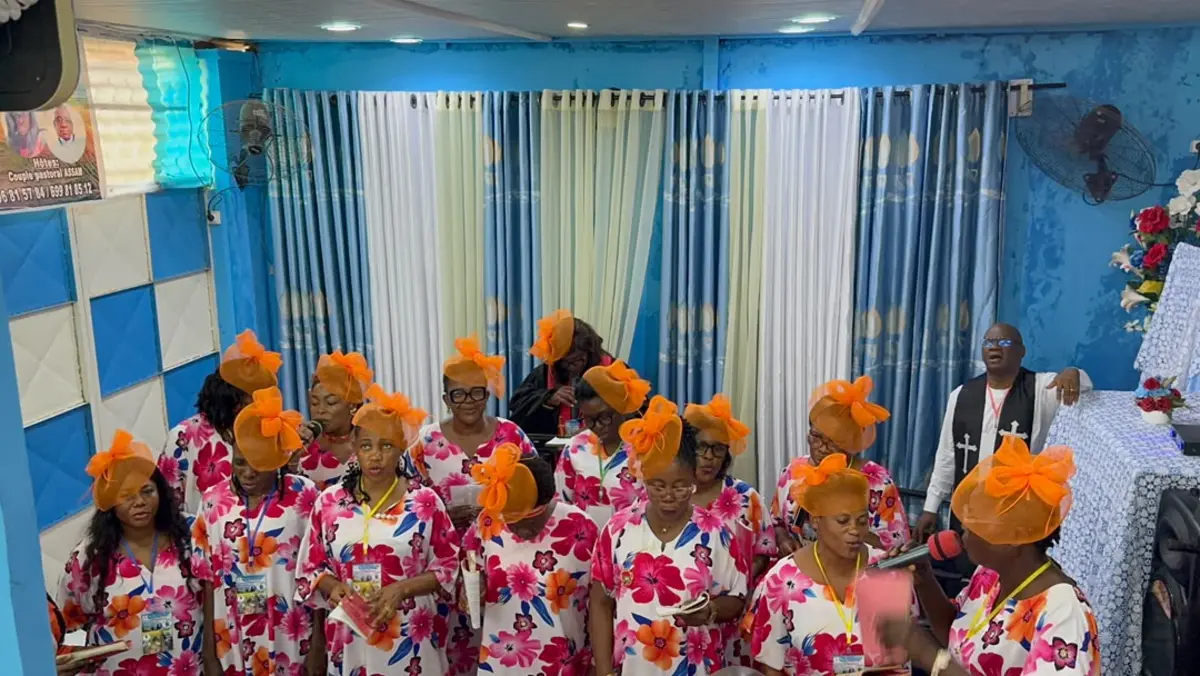 La chorale des femmes en louange